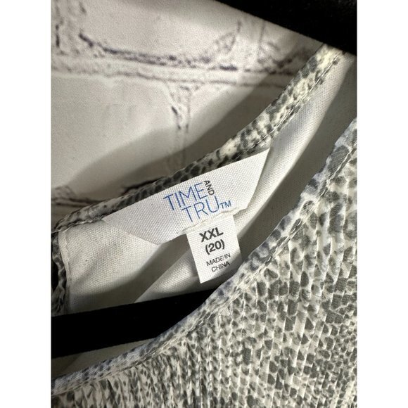 TIME & TRU LADIES GRAY AND‎ WHITE ANIMAL PRINT SLEEVELESS TOP  SZ (XXL)   EUC - Picture 3 of 4